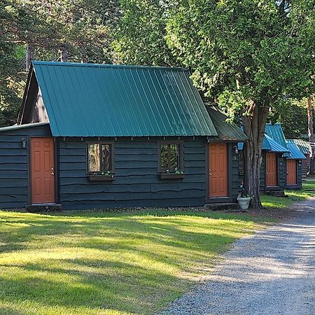 Moreno'S Adirondack Cabins サラナク・レイク エクステリア 写真