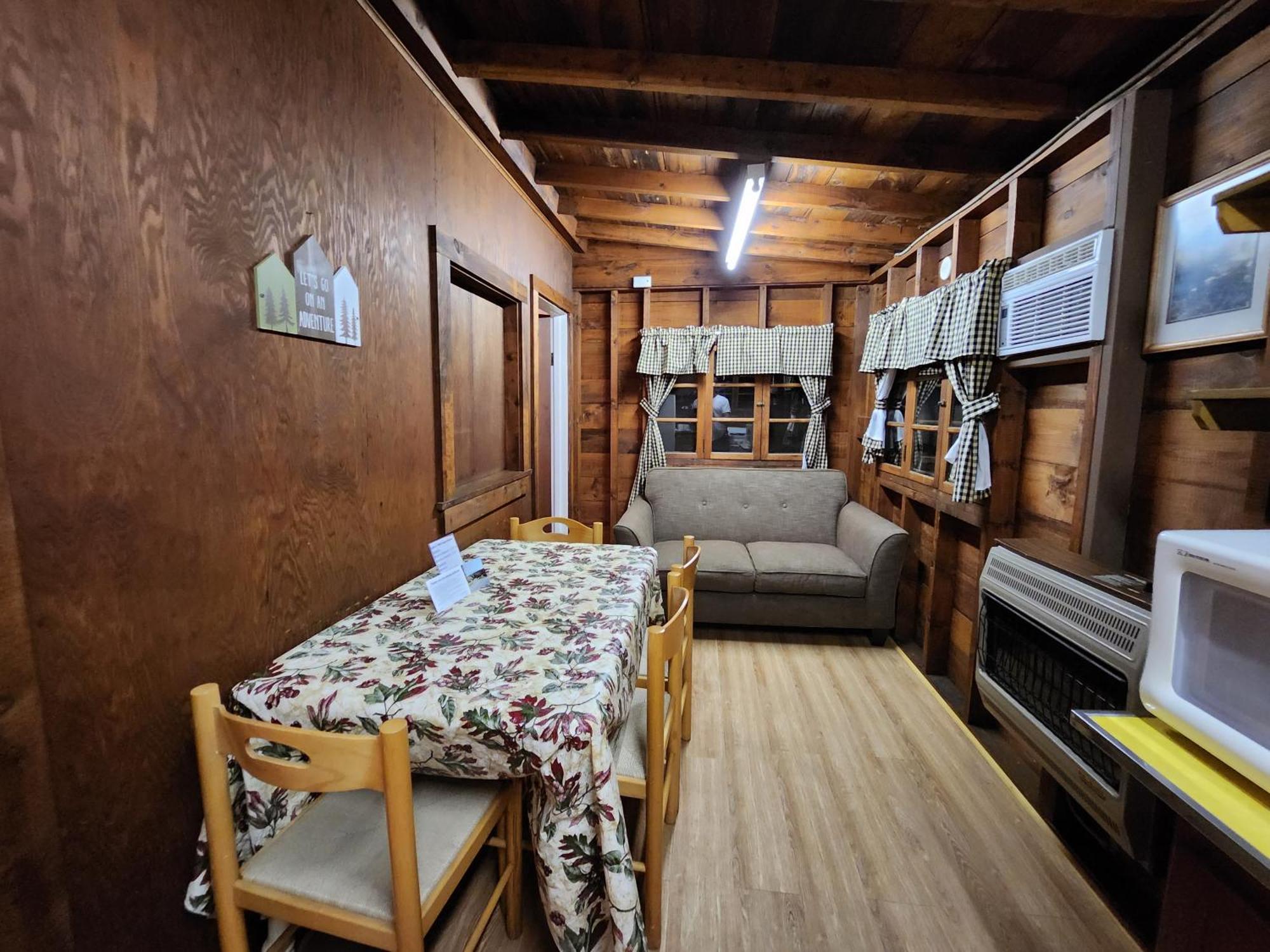 Moreno'S Adirondack Cabins サラナク・レイク エクステリア 写真