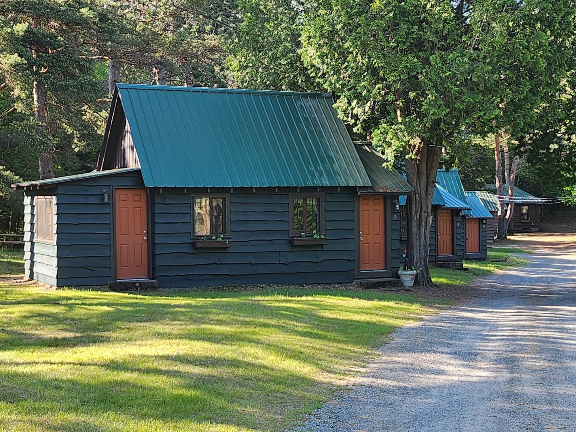 Moreno'S Adirondack Cabins サラナク・レイク エクステリア 写真
